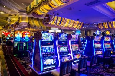 Red Tiger live-dealer table with multi-camera studio setup on surat4d login